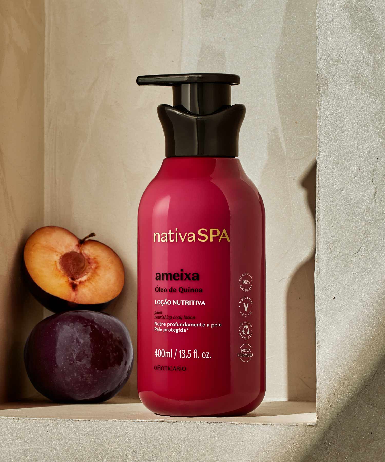AmeixaÉ intensidade e vibração. Pertence à família olfativa floriental ambarada e é uma fragrância marcante que desperta e, ao mesmo tempo, dá vontade de fechar os olhos! 