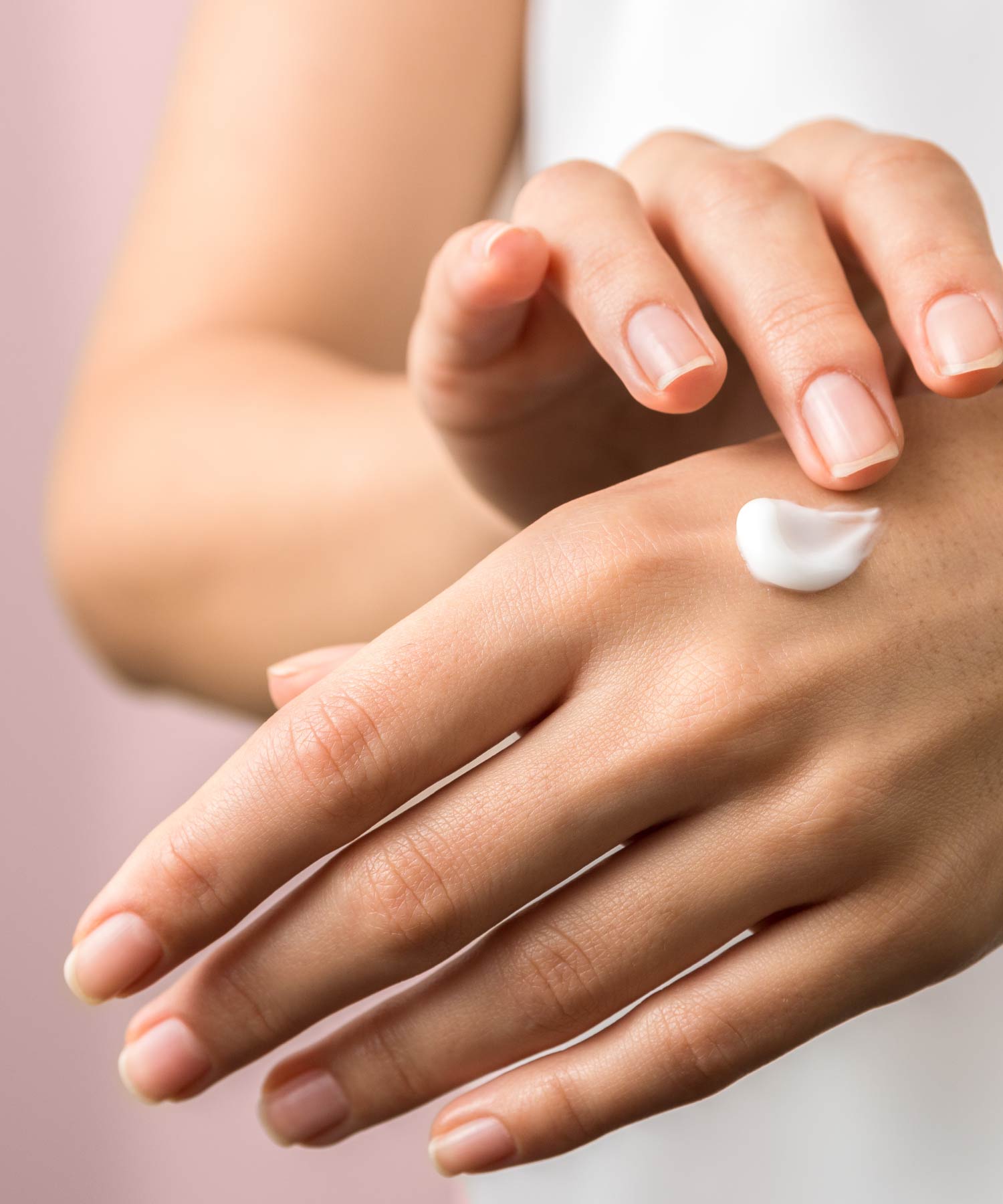 SPA DE MÃOS NATIVA SPAOferece às tuas mãos um momento de puro bem-estar. É um prazer para os sentidos: lavagem delicada, esfoliação que renova e aplicação de um creme indulgente. Tudo com os aromas transformadores e as texturas excecionais de Nativa Spa. Uma experiência multisensorial gratuita que deixa as tuas mãos irresistivelmente macias